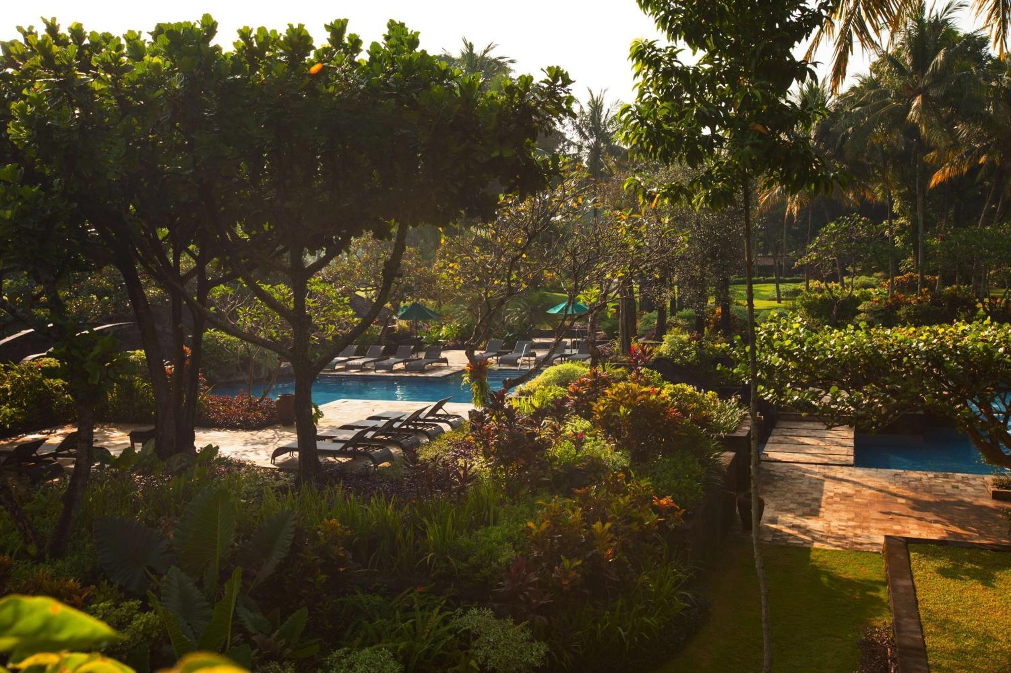 Hyatt Regency Yogyakarta Hotel Sleman  Ngoại thất bức ảnh The pool at the Taj Bengal