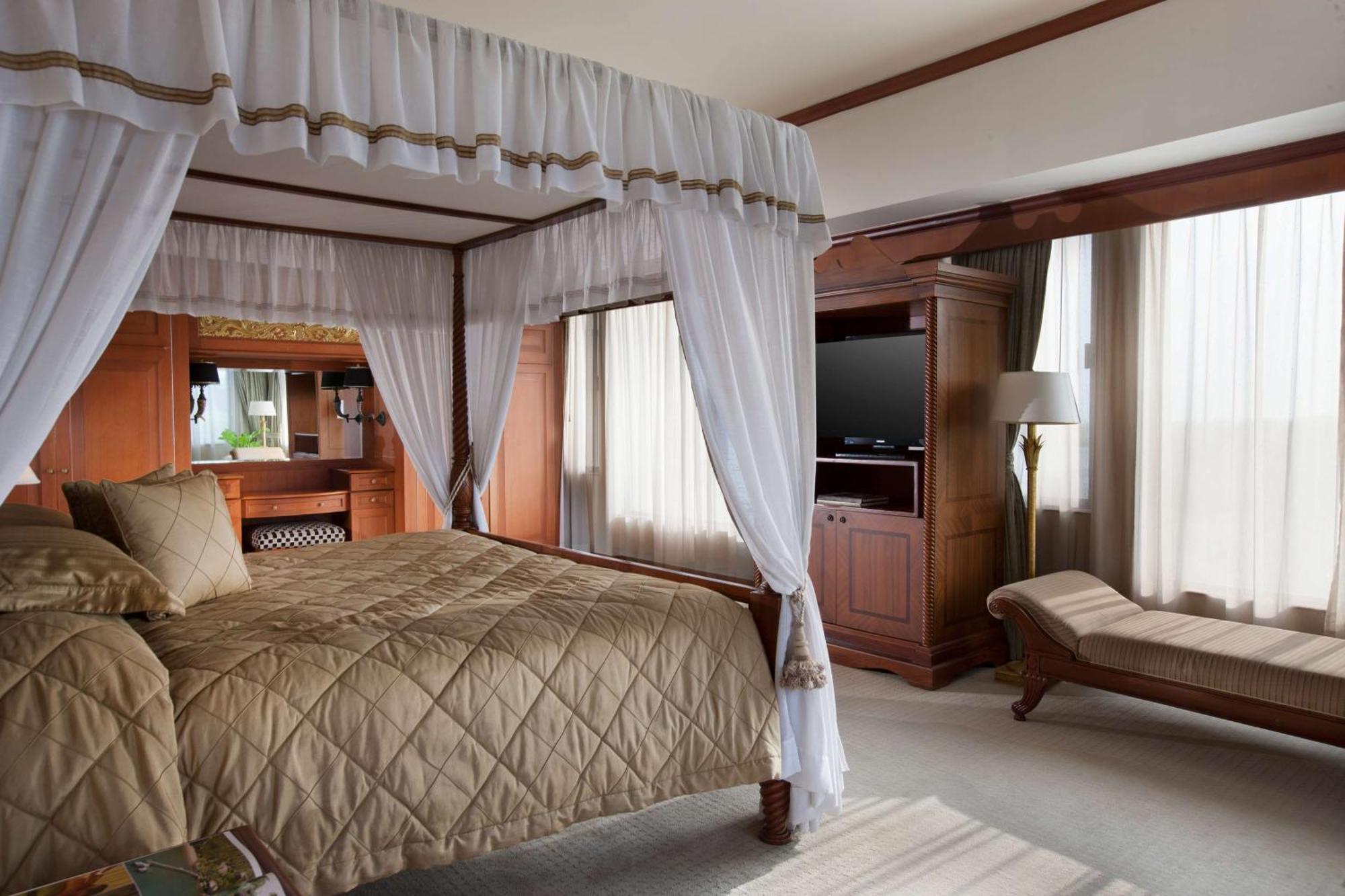 Hyatt Regency Yogyakarta Hotel Sleman  Ngoại thất bức ảnh A bedroom at the hotel
