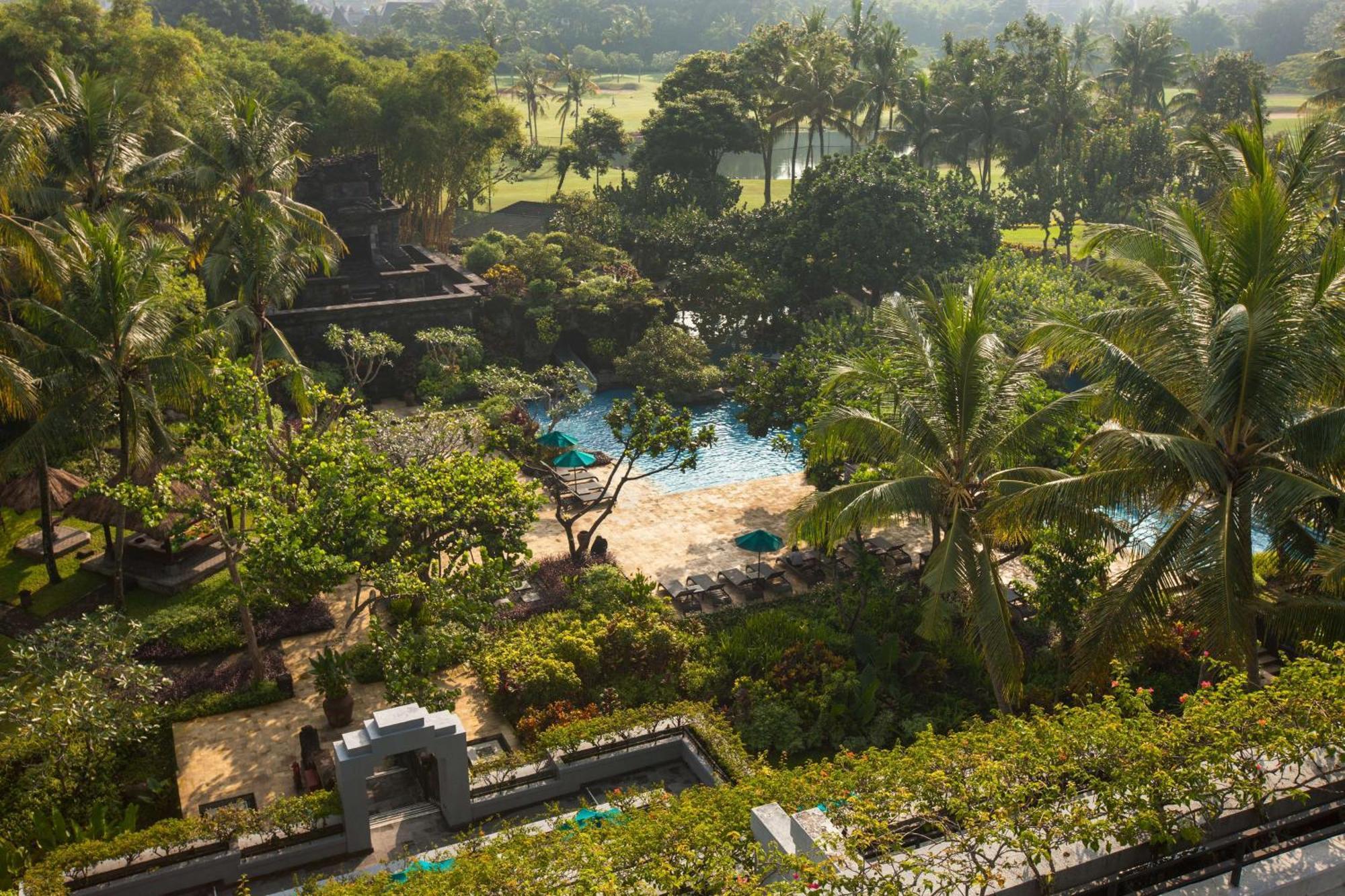 Hyatt Regency Yogyakarta Hotel Sleman  Ngoại thất bức ảnh The pool at the Four Seasons Hotel