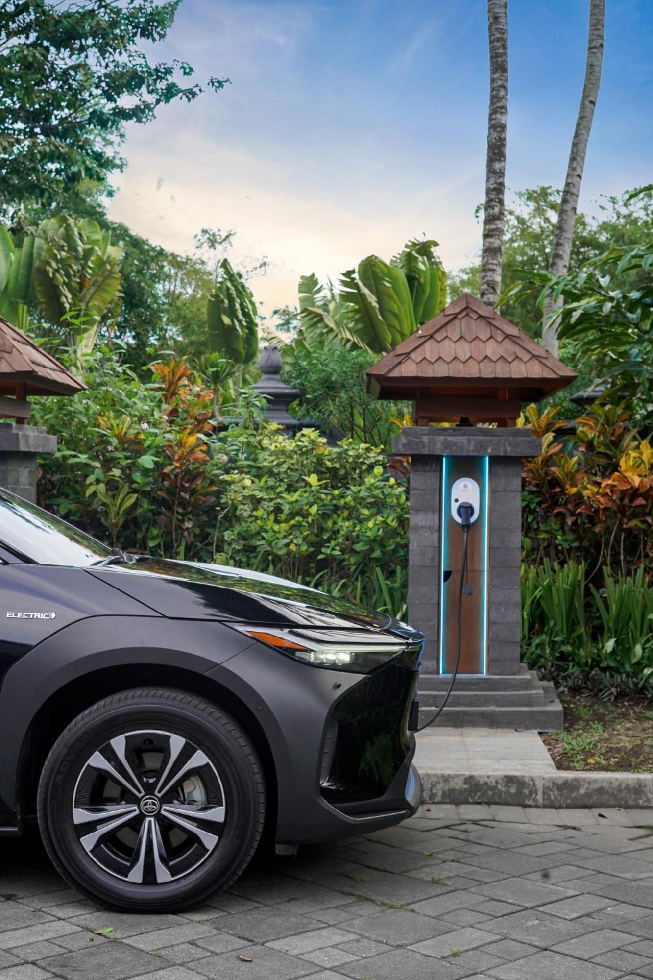 Hyatt Regency Yogyakarta Hotel Sleman  Ngoại thất bức ảnh Residential EV charging station